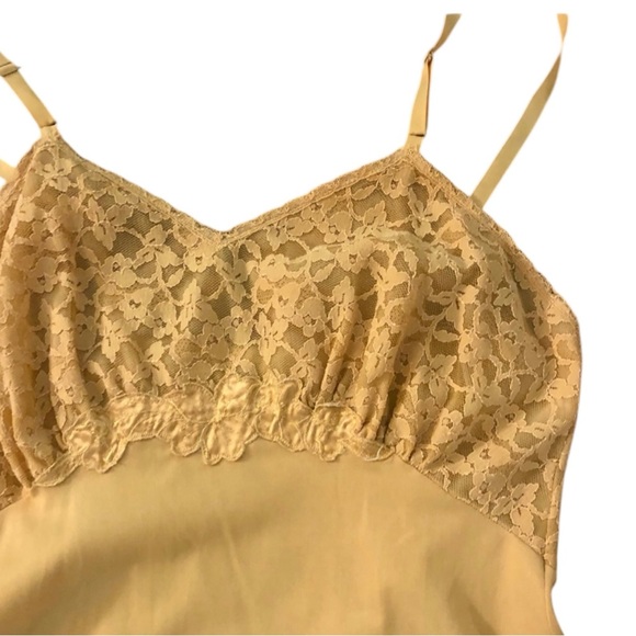 Sold// 1950’s/ 1960’s Seamprufe Yellow Gold Full Slip with  Lace Bust, Small - Picture 2 of 6